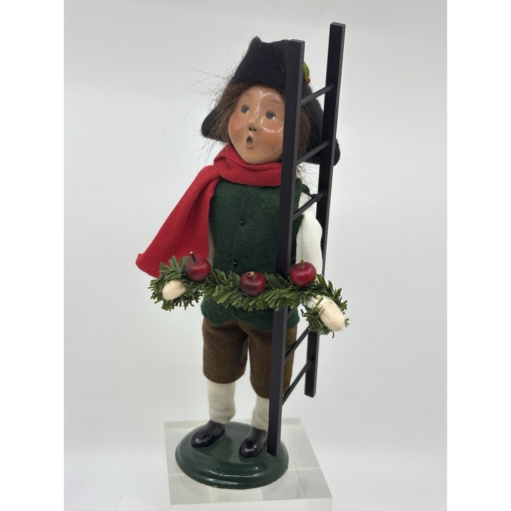 Byers Choice Ltd. ~ WILLAMSBURG COLONIAL BOY WITH GARLAND/LADDER - 2006